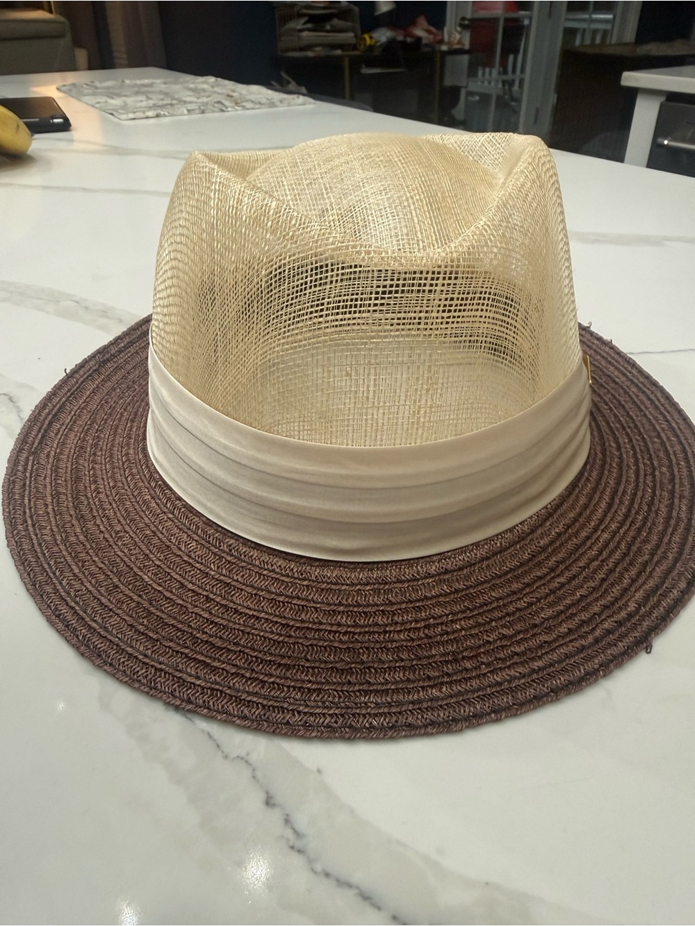 Men’s Two-Tone Straw Fedora Hat with Cream Band